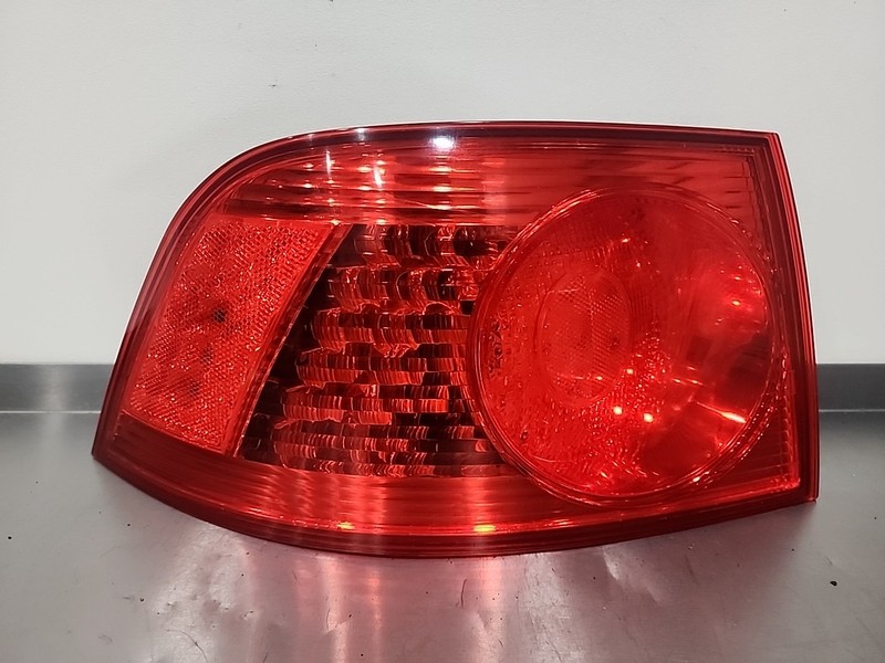 04 Thru 06 Volkswagen Phaeton Left Driver Quarter Panel Mounted Tail Light OEM