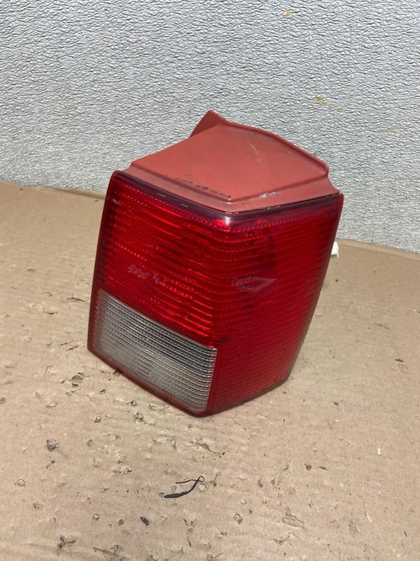 2004-2005 Mitsubishi Endeavor Right Passenger Rh Tail Light Oem AB0812 LK