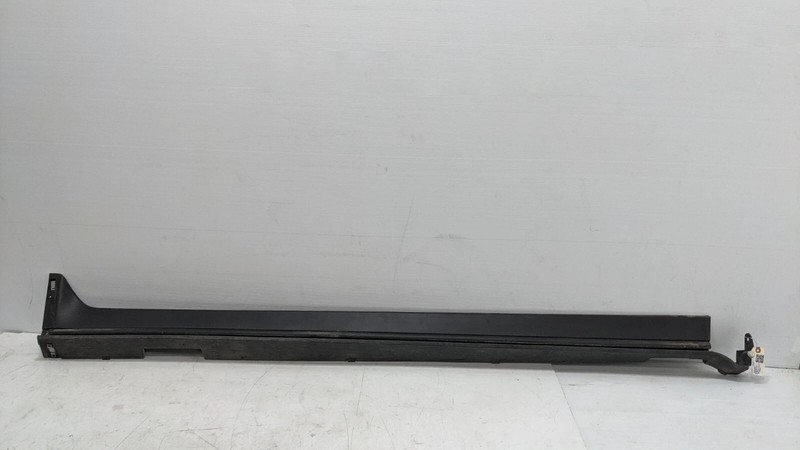 Right Rocker Panel Molding 2020 GMC Terrain 23193668 2018 2019 2021 2022 - 2024
