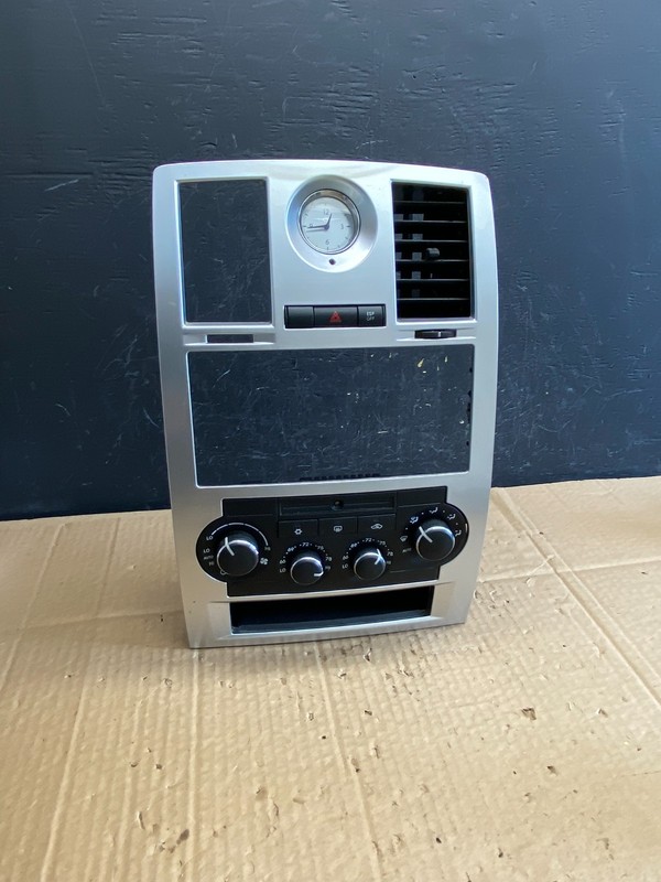 2005 to 2007 Chrysler 300 Dash Heater A/C Climate Control Radio Panel AC9518 DG