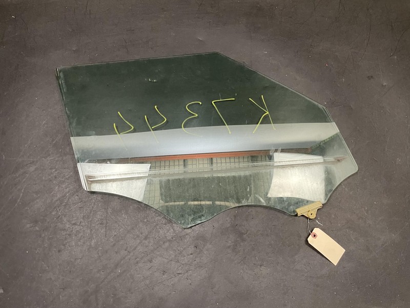 Front Right Door Window Glass 2018 Kia Soul 82420-B2020 2016 2017 2019