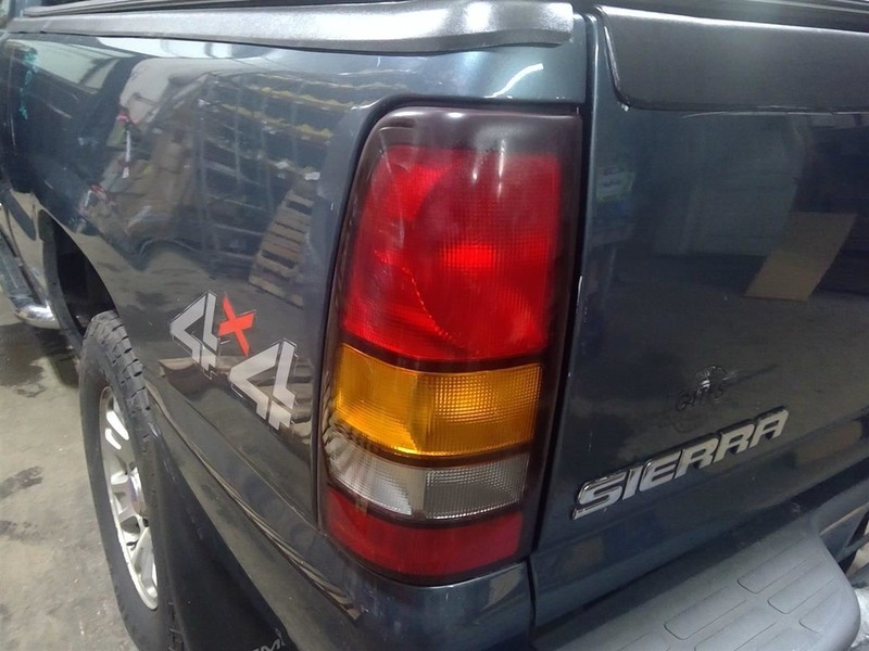 Driver Tail Light Classic Style Fits 05-07 SIERRA 1500 PICKUP 1753407