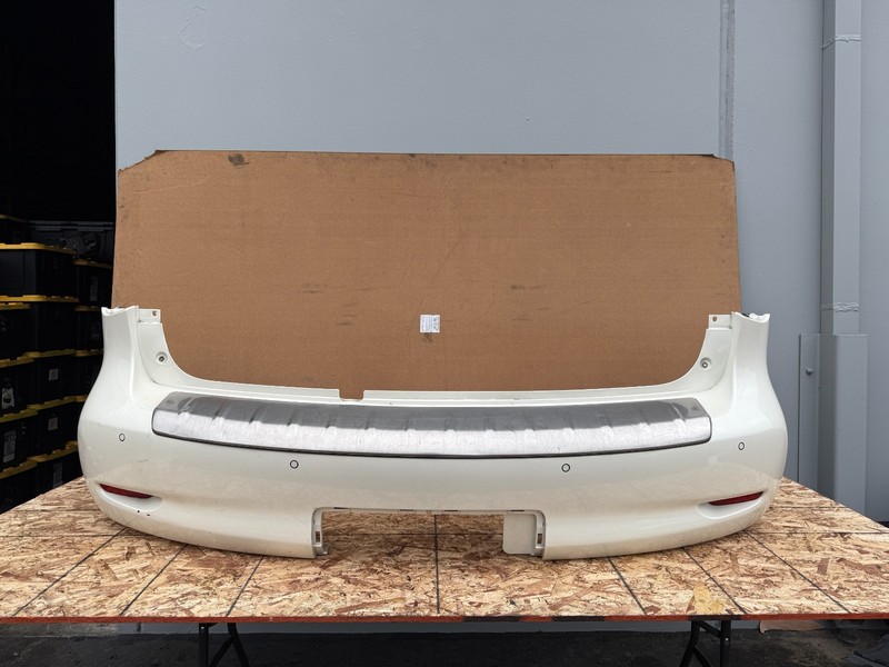 INFINITI QX80 2015-2017 OEM REAR BUMPER COVER W/ PARKING SENSORS (WHITE)