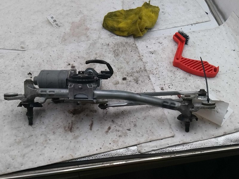 Used Windshield Wiper Motor fits: 2018 Hyundai Elantra Sedan Grade B