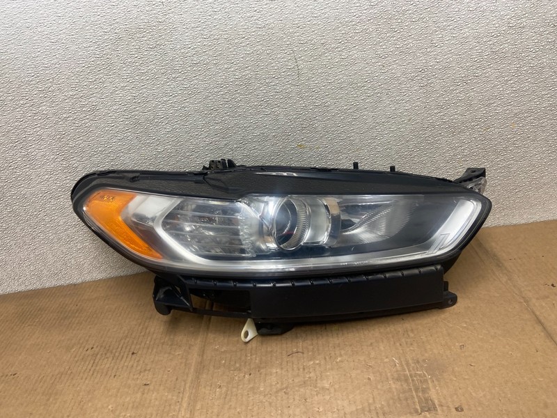 2013 to 2016 Ford Fusion Right Passenger Rh Side Headlight AA6206 DW