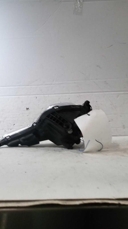 2016 Hyundai Santa Fe Left Fog Light Assembly Silver 342822 142K Miles Used