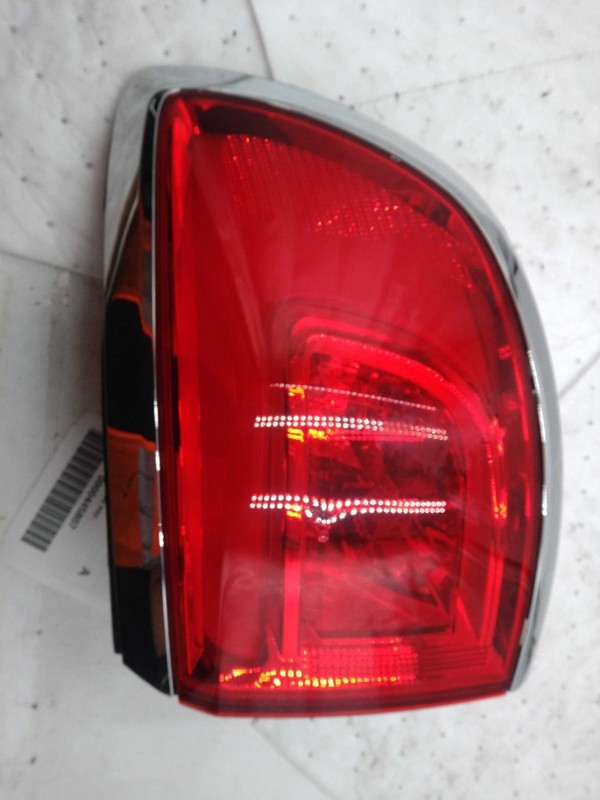2016 Buick Enclave Right Tail Light Assembly White OEM 285916 Used 125K Miles