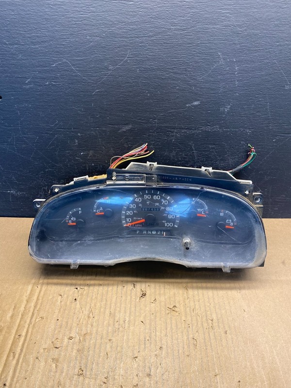 2001-2002 Ford Econoline E250 E350 Van Speedometer Instrument Cluster AD1753 DG