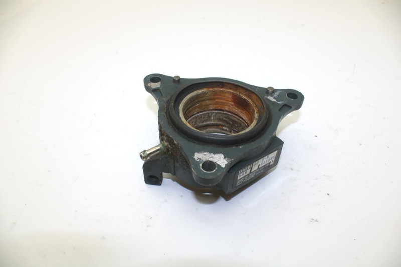 96 Yamaha Wave Runner III OEM Coupler Shaft Bearing Housing 6R7-45332-03-CA JY0