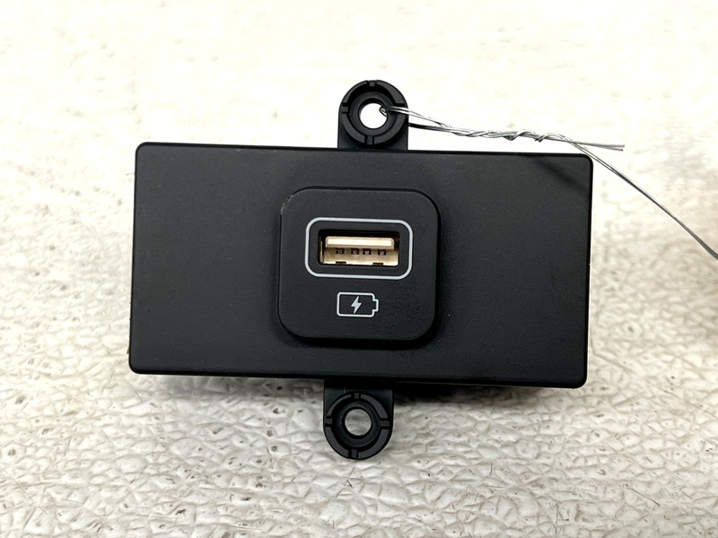 ⭐2021-2025 KIA SORENTO REAR LEFT SIDE SEAT USB CHARGING PORT ASSY OEM LOT2700