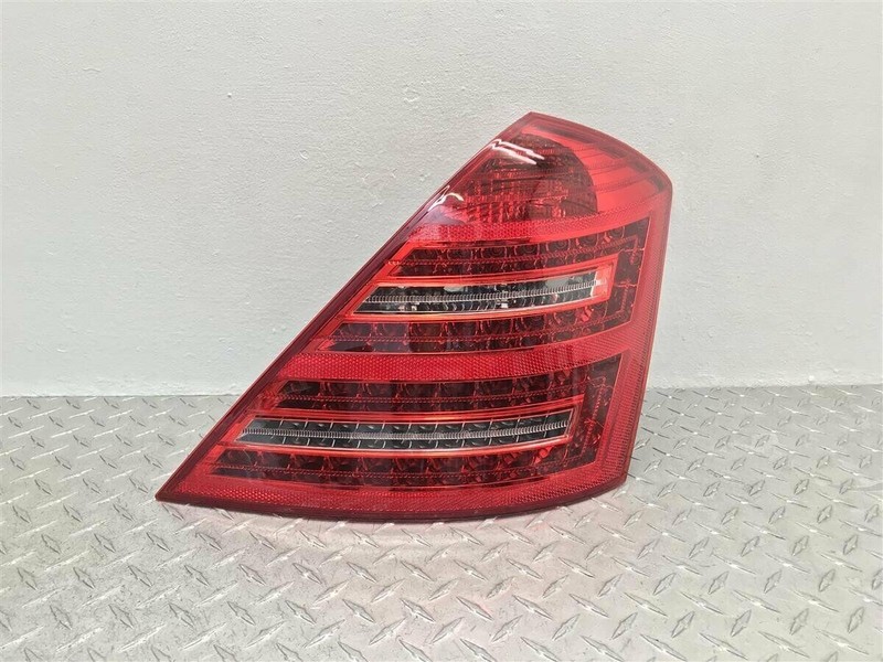 2010-2013 MERCEDES S550 PASSENGER TAIL LAMP AFTER MARKRT NEW OEM 2218201464