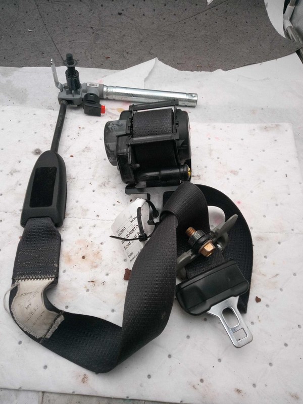 2015 KIA Sorento OEM Used Silver Driver Seat Belt 888101U700VA 109K Miles