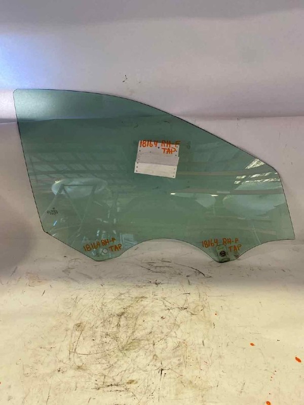 Front Door Glass/window MERCEDES C240 Right 01 02 03 04