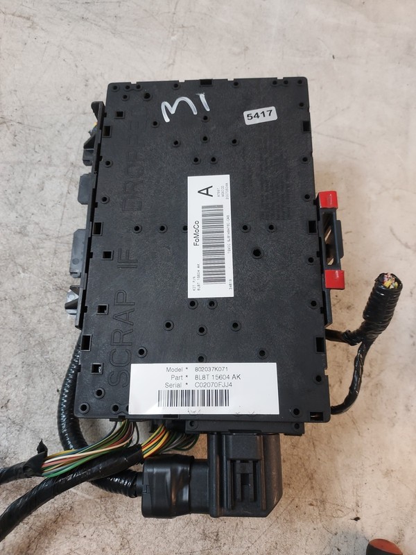 08–2009 Ford Escape Mariner Smart Fuse Relay Junction Box OEM 8L8T-15604-AK oem