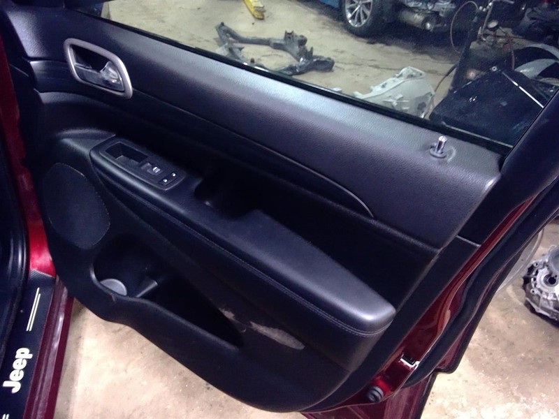 GRAND CHEROKEE 2020 Pasenger Right Front Door Trim Panel 1722370