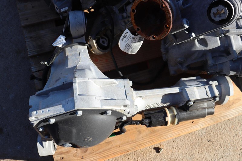 2021-2022 GMC SIERRA 1500 FRONT AXLE CARRIER DIFF DIFFERENTIAL 3.23 RATIO OEM