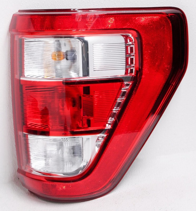 OEM Ford F150 Right Passenger Side Tail Lamp ML3Z-13404-E Lens Crack