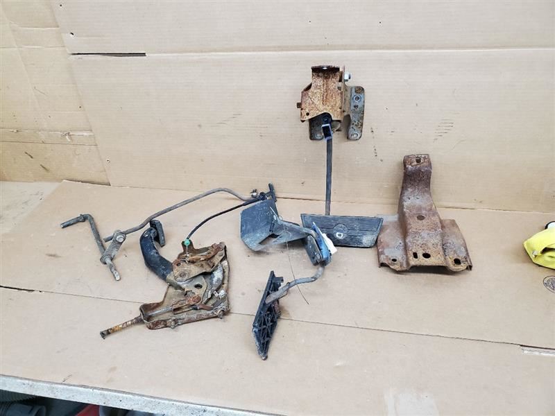 CAPRICE 1975 Pedal Brake/Clutch 273571