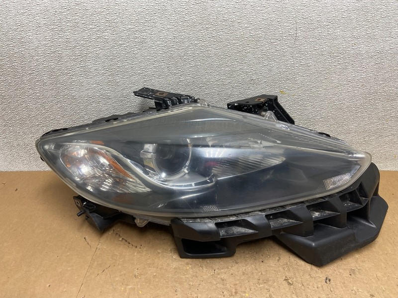 2013 - 2015 Mazda Cx9 Cx-9 Right Passenger RH Halogen Headlight Z9350 DW