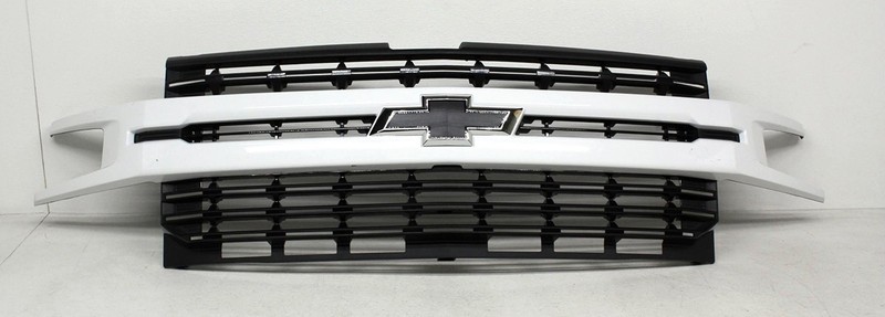 OEM Chevy Silverado 1500 RST Grille w/OUT camera option White 84493307 Scratches