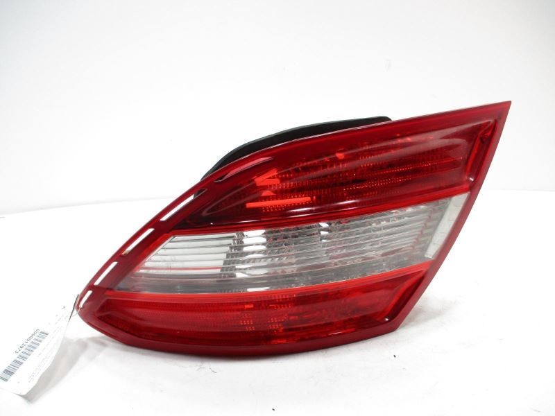 2008-2011 MERCEDES C-CLASS RIGHT TAIL LAMP ASSY W/O LED CLEAR W204 TYPE 32777