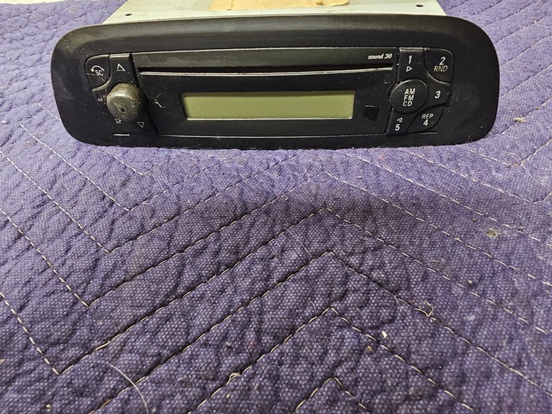 2002-2004 Dodge Sprinter 2500 3500 AM FM Radio Cd