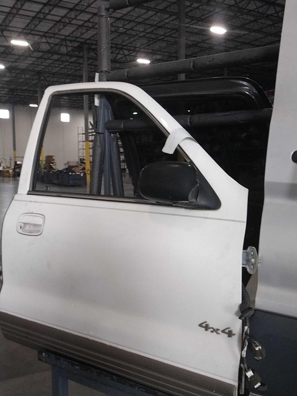 2002 KIA SPORTAGE Right Front Door WHITE 4DR SUV Used OEM Part 118552