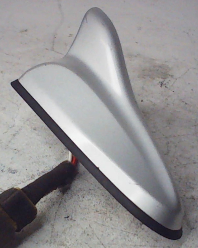 2015-2019 Hyundai Sonata Roof Radio Shark Fin Antenna Silver 96210-C2500Y8S OEM