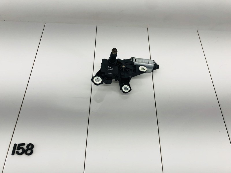 11-17 VOLKSWAGEN TOUAREG REAR TAILGATE WINDOW WINDSHIELD WIPER ARM MOTOR OEM