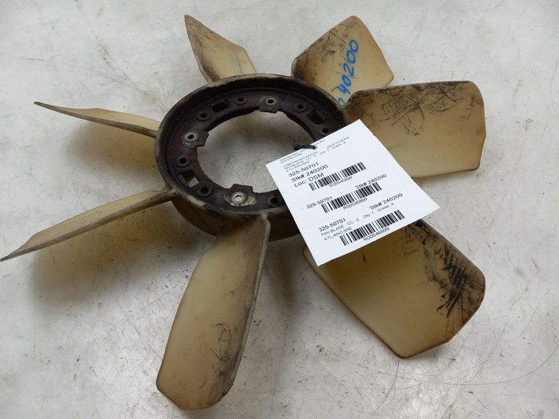 01-04 TOYOTA SEQUOIA SR5 4.7L 4WD AT RADIATOR FAN BLADE