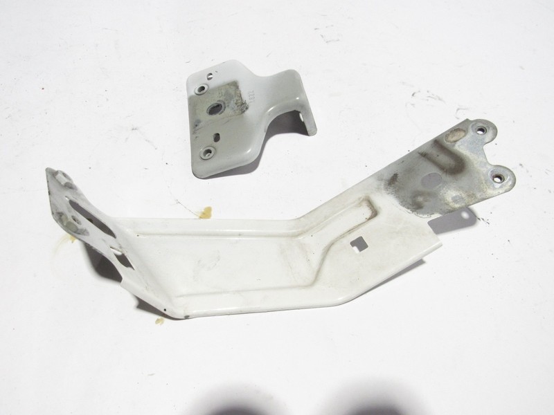 Maserati Levante 2018 Front Right Passenger Fender Mount Bracket Set 16-24 ;#4