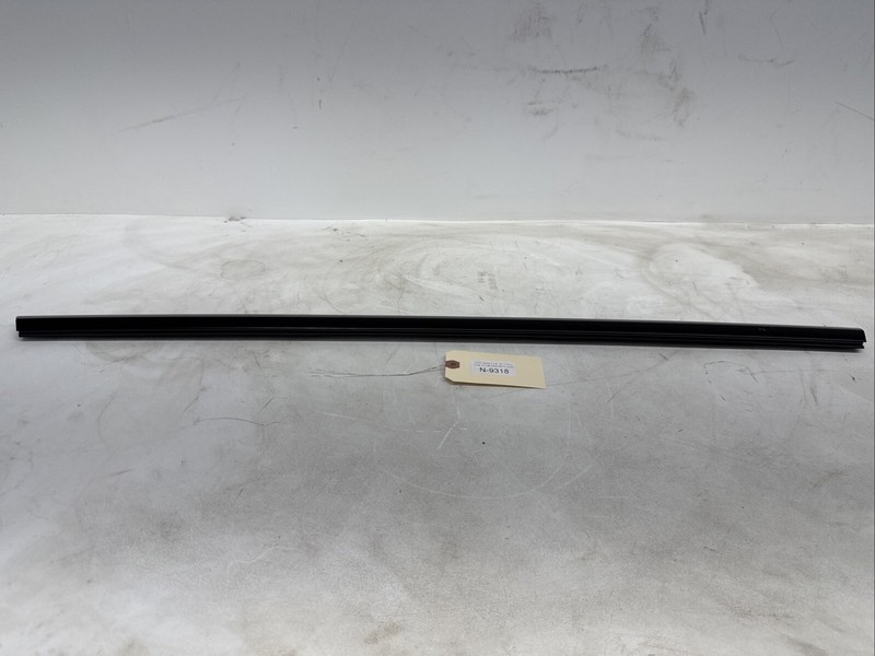 20-23 TESLA MODEL Y REAR LEFT DOOR BELT MOLDING TRIM STRIP SEAL 9318 U8
