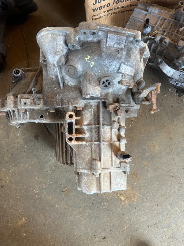 90-94 ECLIPSE LASER 2.0 OEM FWD MANUALTRANSMISSION ASSEMBLY - M/T - 135,000 MILE
