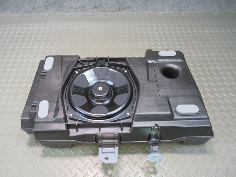 2012-2015 RANGE ROVER EVOQUE L538 REAR SUBWOOFER SPEAKER BJ32-18808-EB