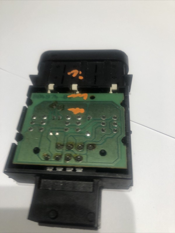 99-02 SAABAC REAR DEFROST SWITCH OEMB04974 01