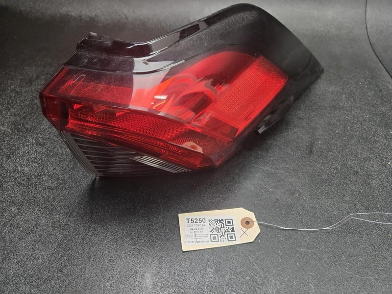 Right Outer Tail Light 2021 Toyota RAV4 81550-0R090 2019 2020 2022 2023 - 2025 X