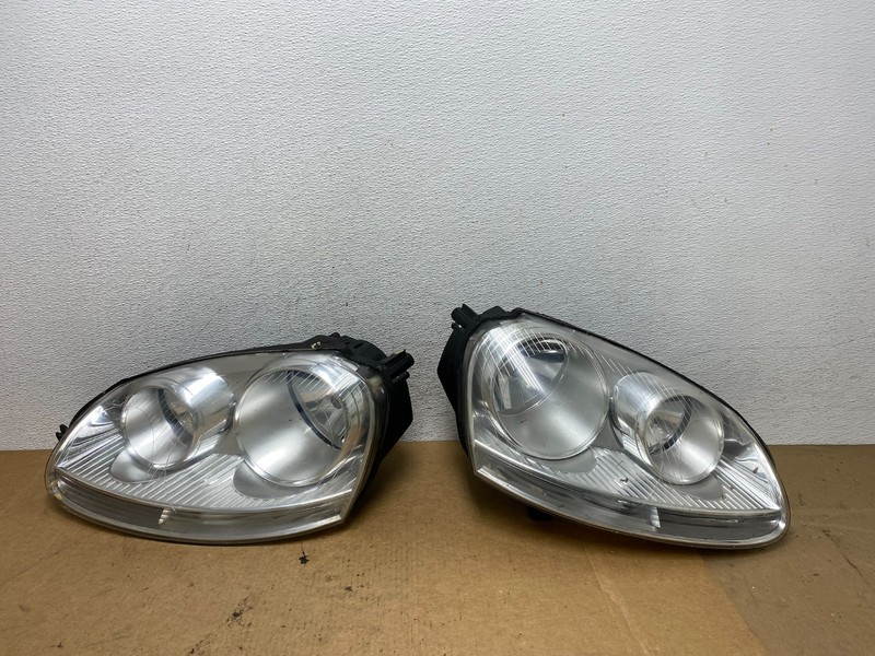 2005 to 2010 Volkswagen Jetta Left+Right Side Headlights Halogen AE3256 DW