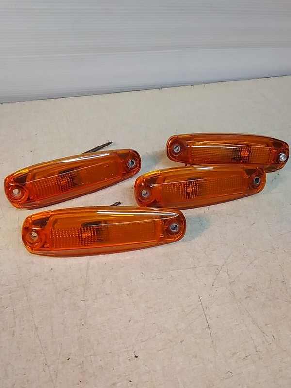 Lot Of 4 Freightliner A66-01728-004 Amber Low Profile Lamp Marker