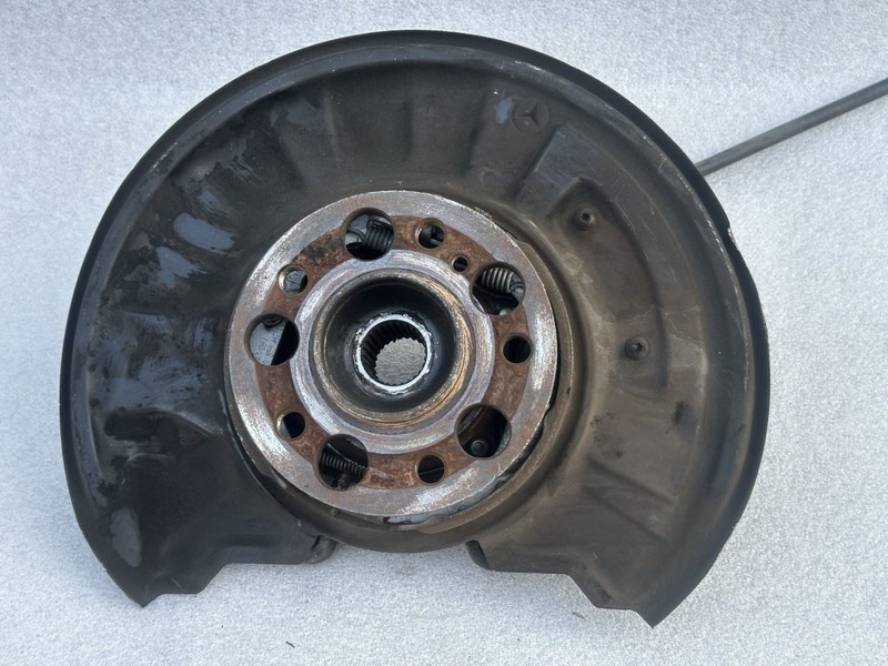 2010-2016 MERCEDES E350 E550 E400 C207 A207 RIGHT REAR KNUCKLE SPINDLE HUB