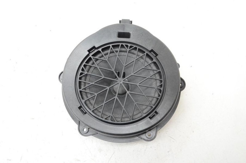 2015-2019 Porsche Macan S 3.0L Driver Left Rear Door Speaker 97064565102