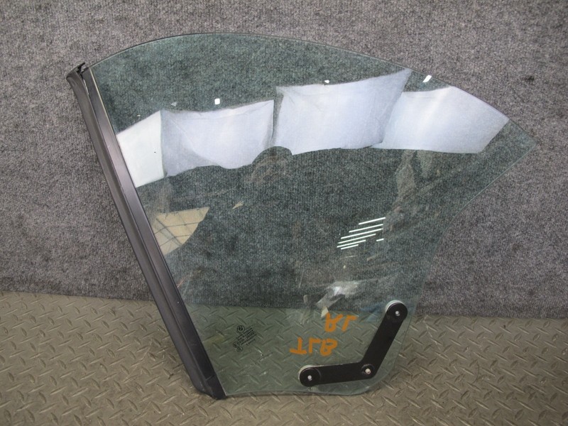 2001-2006 BMW E46 CONVERTIBLE REAR LEFT DRIVER SIDE QUARTER GLASS WINDOW