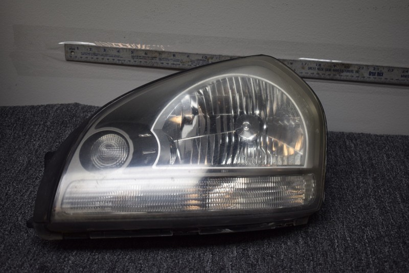 2005-2008 HYUNDAI TUSCON LEFT SIDE HEADLIGHT FACTORY OEM