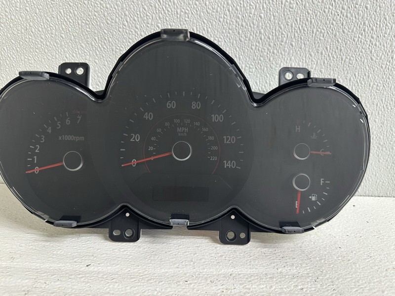 2010-2011 Kia Soul 2.0L A/T Cluster Speedometer tach gauges instrument panel oem
