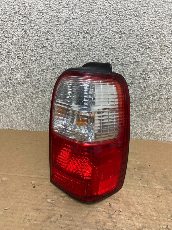 2001 to 2002 Toyota 4Runner Right Passenger RH Side Tail Light AB4820 DW