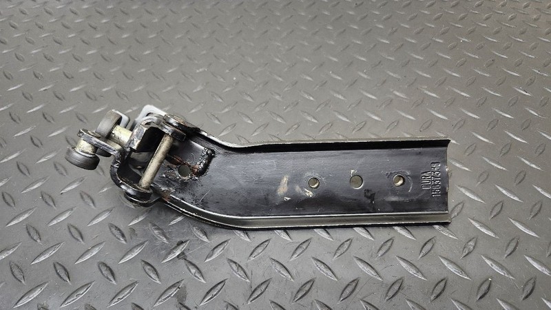 96-14 Chevrolet Express Right Passenger Sliding Door Center Roller OEM 20814567