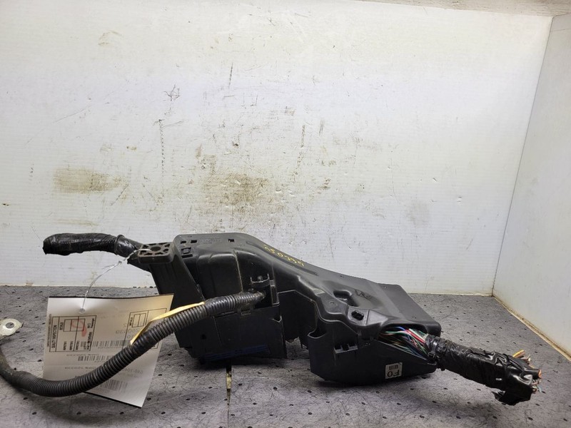 Fuse Box Engine VIN E 5th Digit 4 Cylinder Fits 07-09 CAMRY 1650764