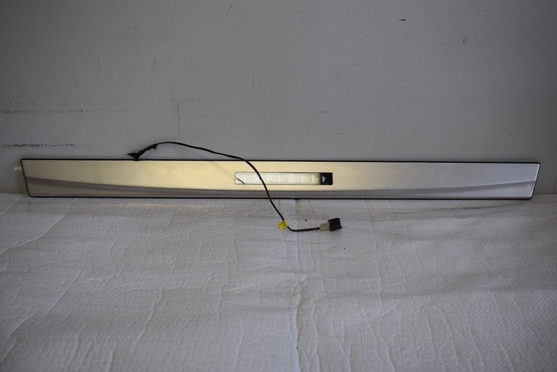 2006 2007 2008 INFINITI M35 FRONT RIGHT SCUFF PLATE MOLDING FACTORY OEM