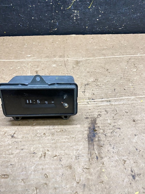 1979 to 1982 Buick Riviera Digital Dashboard Center Clock OEM W9498 DG