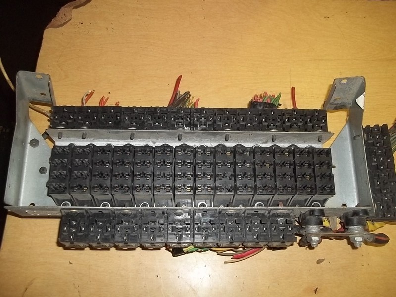 2002-05 International Fuse Relay Block Assembly Job 00311 Lineset A-0891L