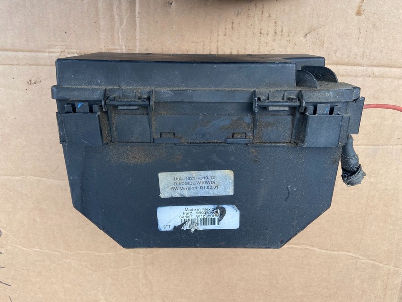 2011 Dodge Durango Grand CherokeeFusebox Fuse Box Relay Module ad2928 DG